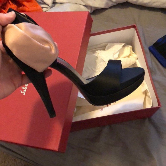 Salvatore Ferragamo heels - Picture 3 of 4